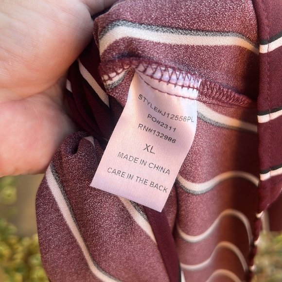 Mittoshop Ladies XL Burgundy w/white & black striped front tie blouse - Picture 7 of 9
